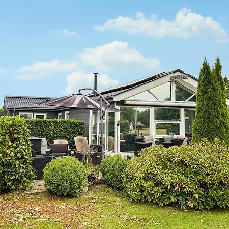 4 Bedroom Awesome In Vaeggerlose 펜션 *