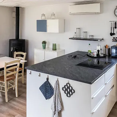 بيت للعطل 4 Bedroom Awesome In Vaeggerlose *