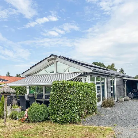 4 Bedroom Awesome In Vaeggerlose *