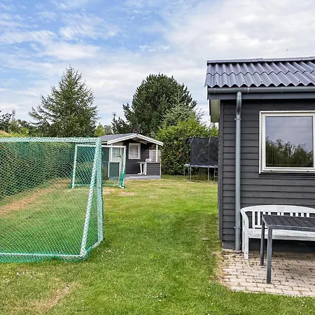 4 Bedroom Awesome In Vaeggerlose 펜션 Bøtø By
