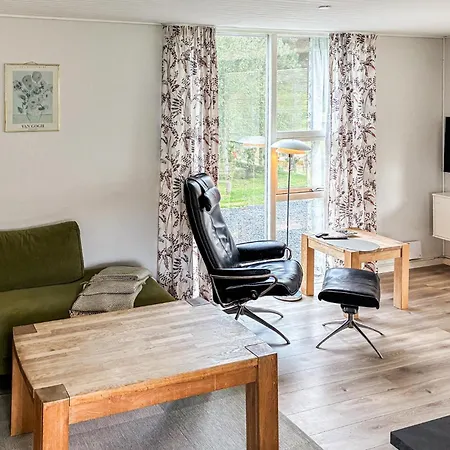 4 Bedroom Awesome In Vaeggerlose 펜션 *