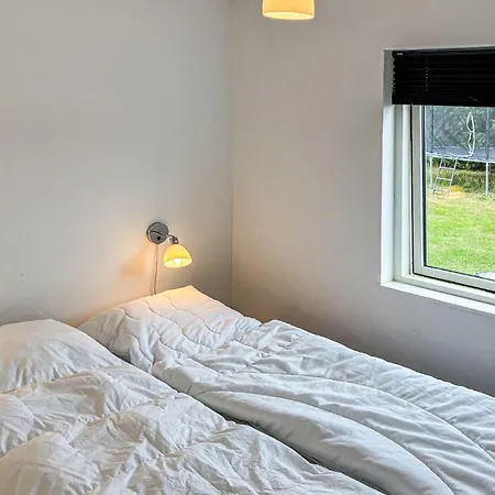 4 Bedroom Awesome In Vaeggerlose 펜션 Bøtø By